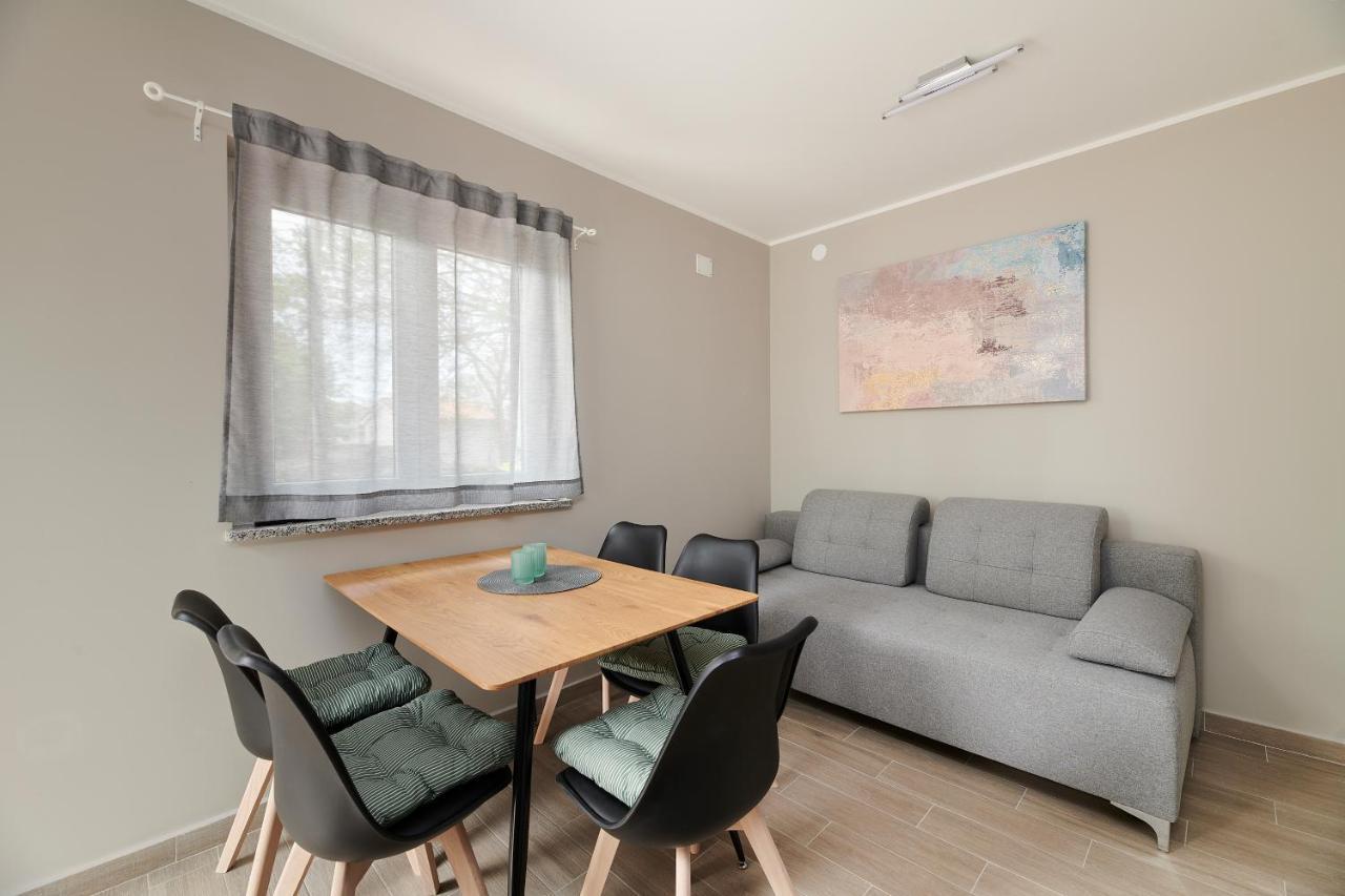 Villa Dvori Bašanija Exteriör bild