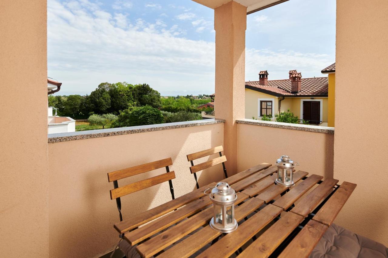 Villa Dvori Bašanija Exteriör bild