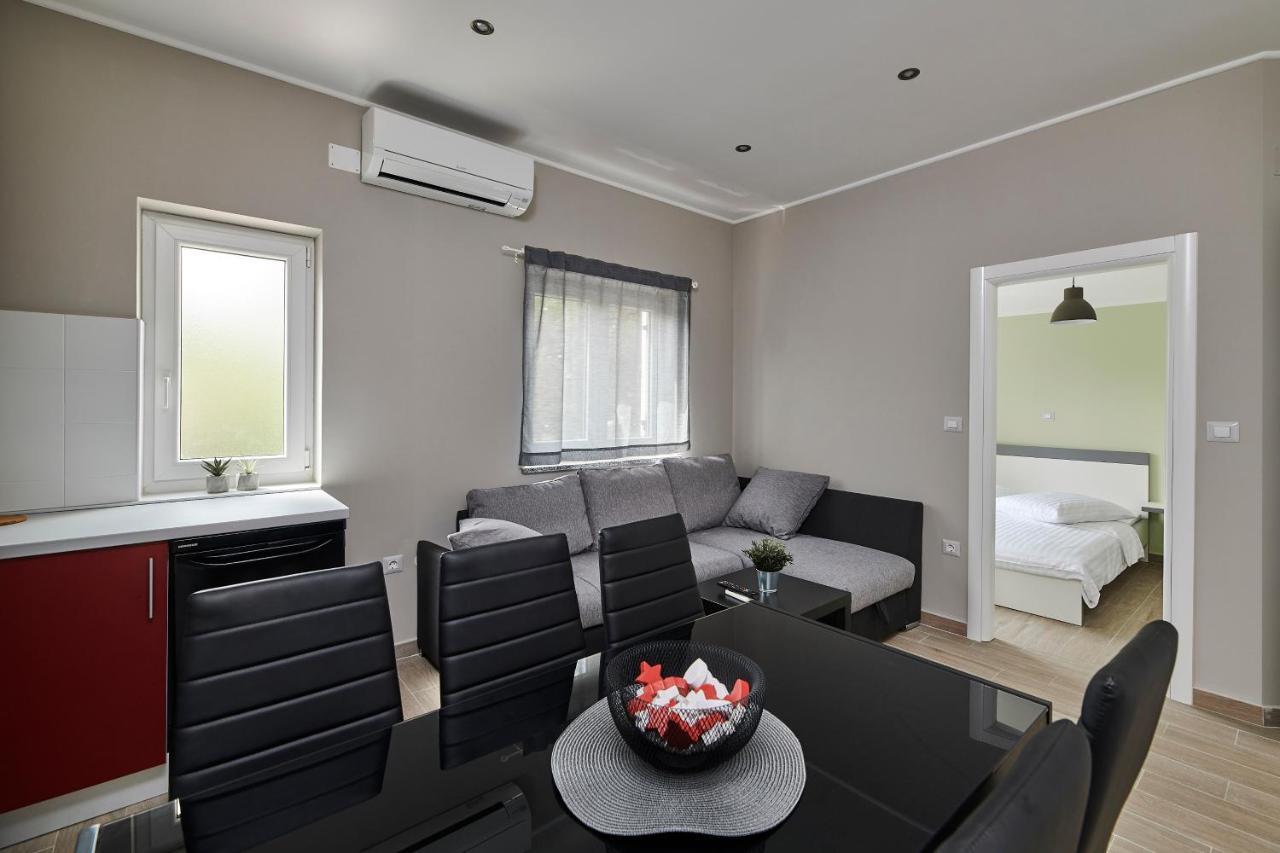 Villa Dvori Bašanija Exteriör bild