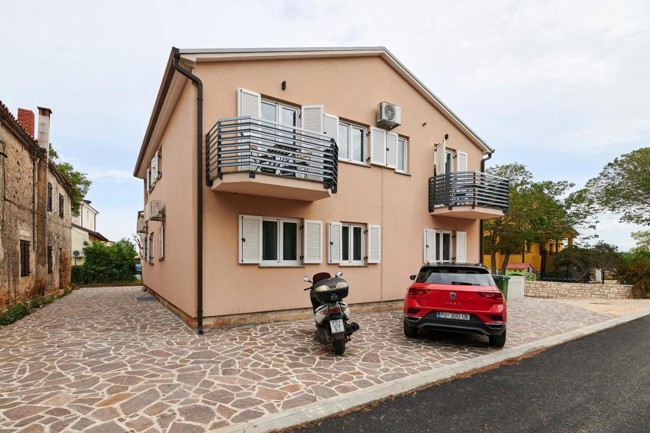 Villa Dvori Bašanija Exteriör bild
